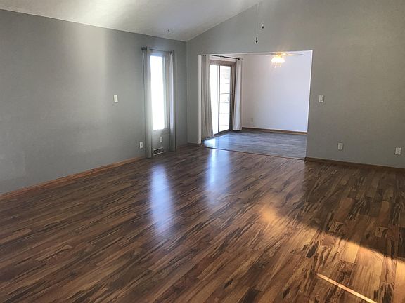 5th image of 415 Saltire Dr
