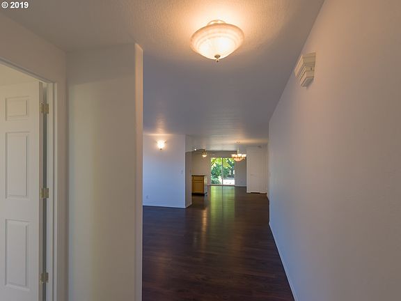 5th image of 1001 SE Clark Ave