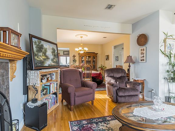 4th image of 308 Vernon Ave