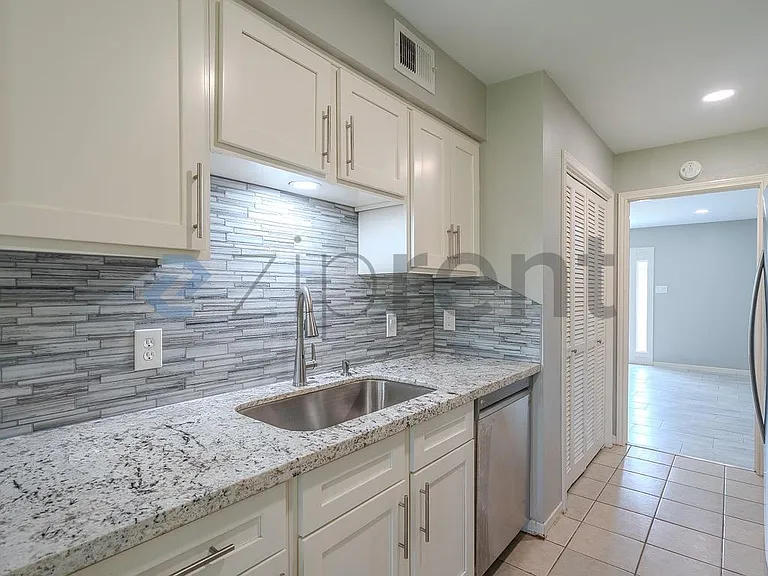 10349 Longmont Dr — Photo 14