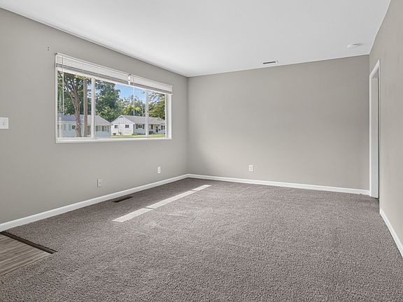 3rd image of 29 Norwood Dr