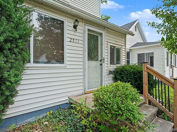 4th image of 2511 Vanness St