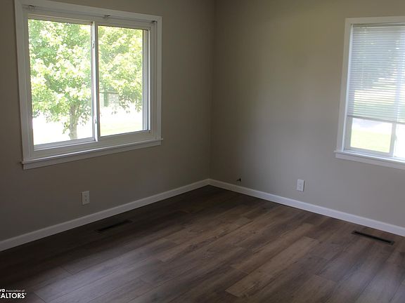 3rd image of 625 Blackstone Dr