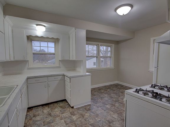 5th image of 1118 E 29th St