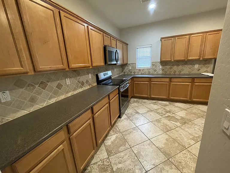 40411 W Helen Ct — Photo 9