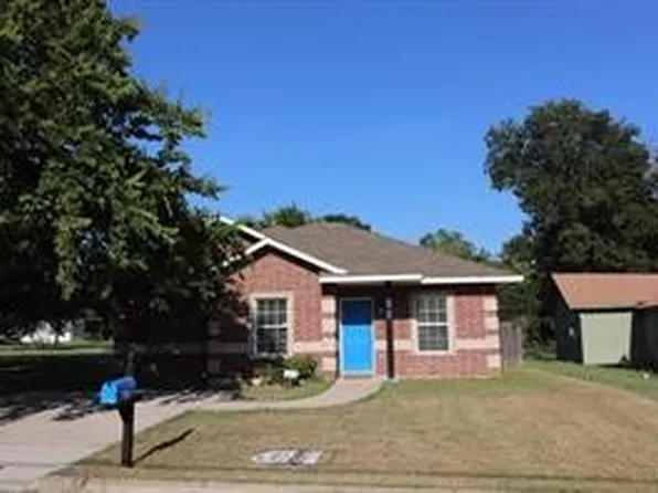 706 Throckmorton St, Gainesville, TX 76240