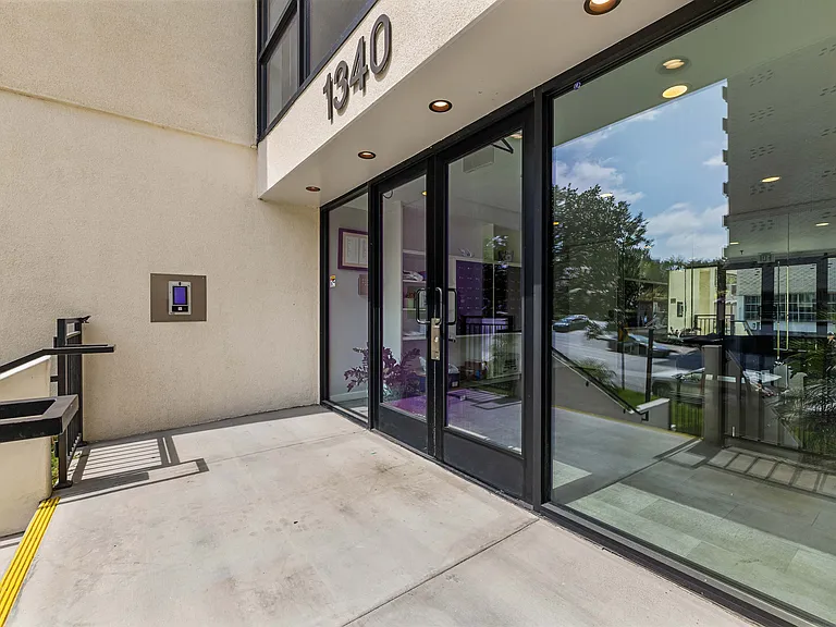 1340 S Beverly Glen Blvd #202 — Photo 34