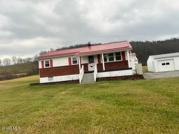 4658 E Loop Rd, Hollidaysburg, PA 16648
