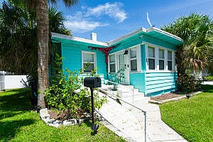 305 N Lakeside Dr