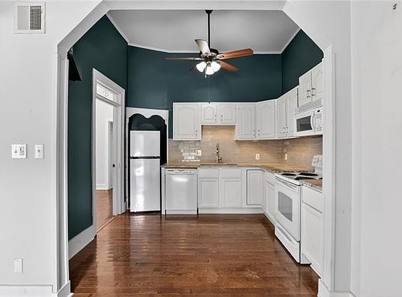 2nd image of 4808 Magazine St APT D