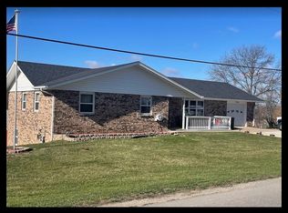 906 Sunset Dr, Macon, MO 63552