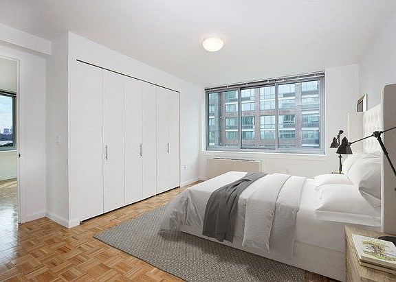 2nd image of 4703 Center Blvd