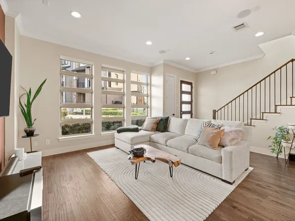 8254 Laflin Ln, Dallas, TX 75231