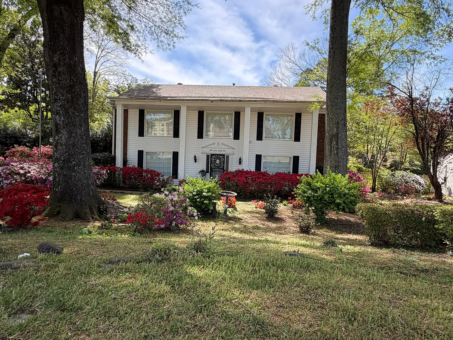 6 bed, 3.5 bath, 4000 sqft, $12,945 — Photo 1