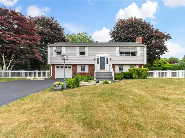 28 Eveready Ave, Bristol, RI 02809