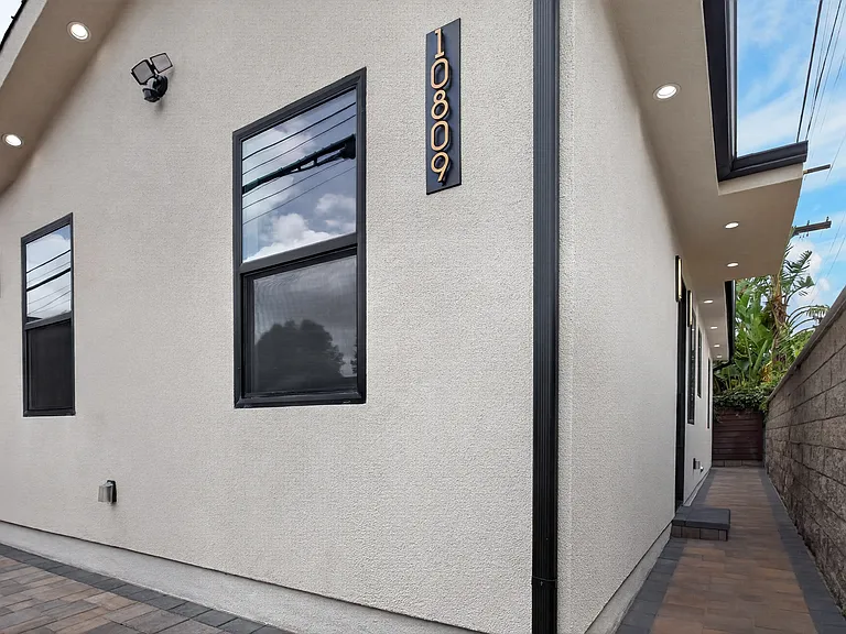 17501 Los Alimos St #10809 — Photo 43