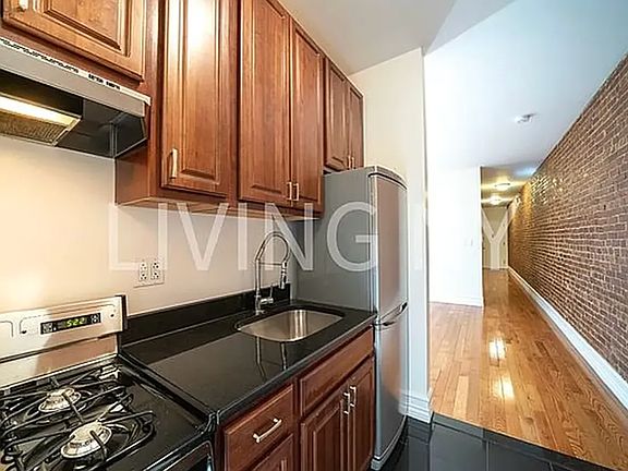 3rd image of 10 W 103rd St #5R