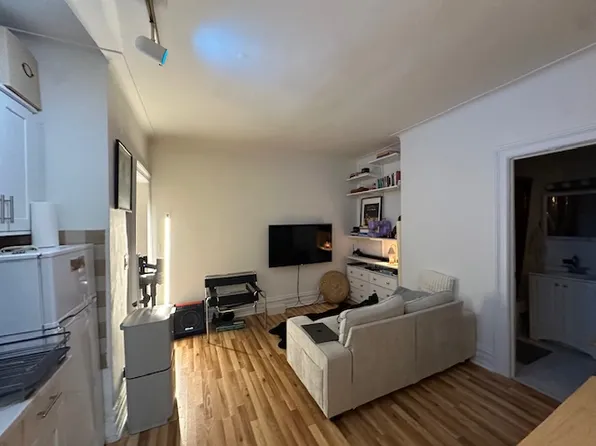 111 West 16th Street image 1 of 7