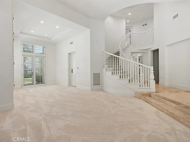 17 Colonial Dr — Photo 6