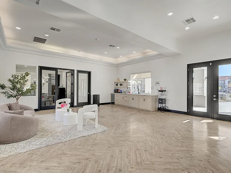 7413_Russell Rd-12