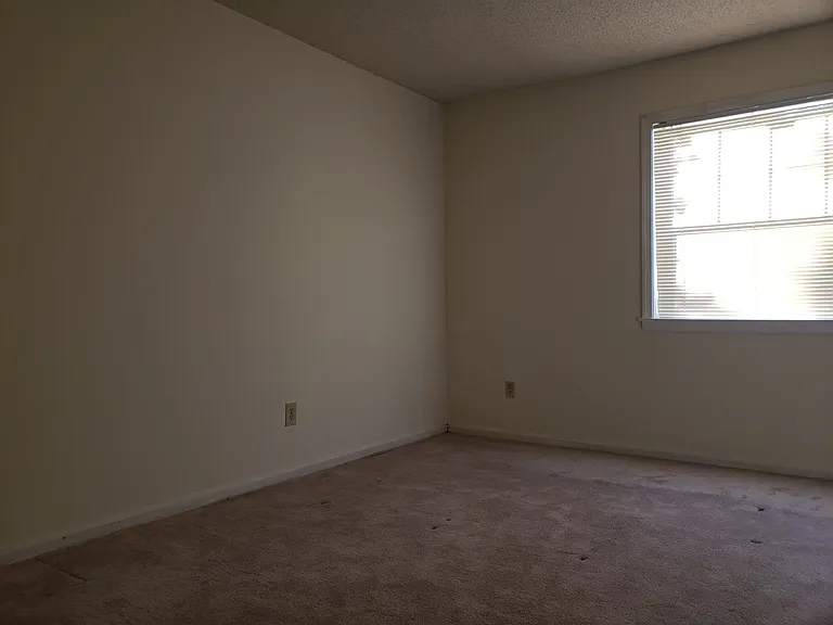 130 Kingsbury Dr — Photo 8
