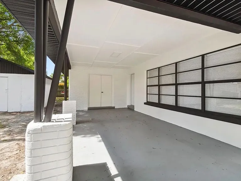 1605 N Gomez Ave — Photo 39