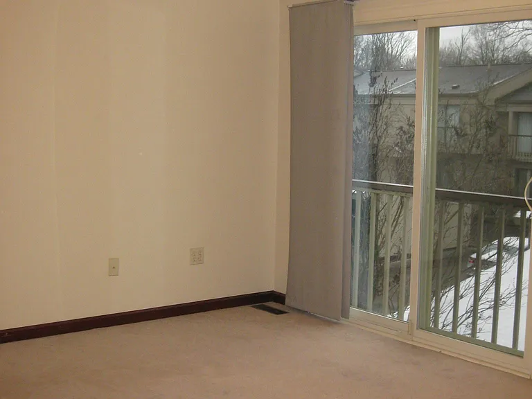1446 Oakbrook E — Photo 16