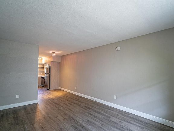 3rd image of 1251 Euclid Ave APT 11
