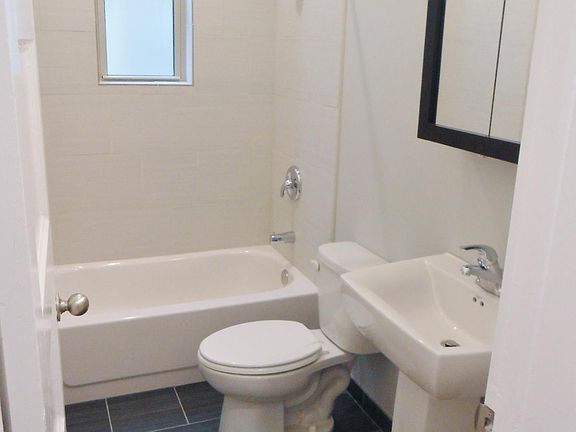 2nd image of 847 W Wellington Ave APT 1F