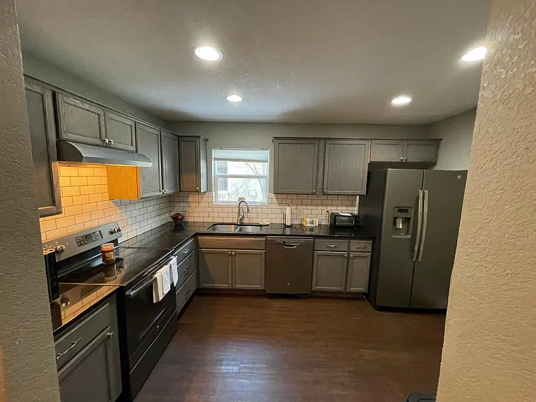 2304 Washington Ave — Photo 3