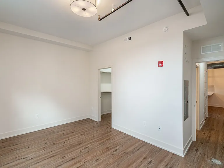 875 Michigan Ave — Photo 64