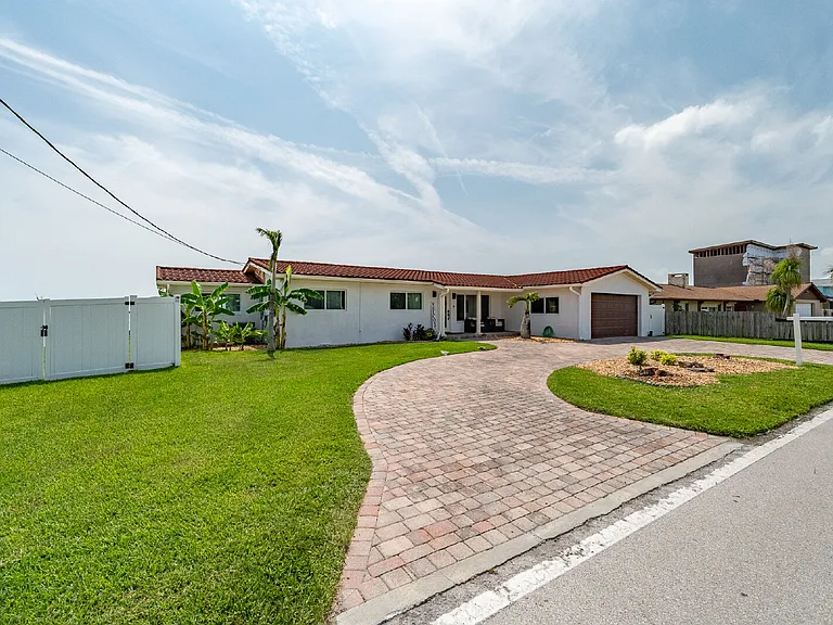1110 S Banana River Dr — Photo 4