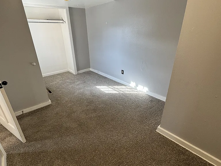 213 Perry St — Photo 14