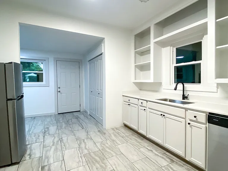 44 S Florence Ave — Photo 9