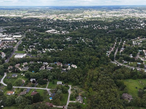 26 Holiday Dr, Cranberry Township, PA 16066