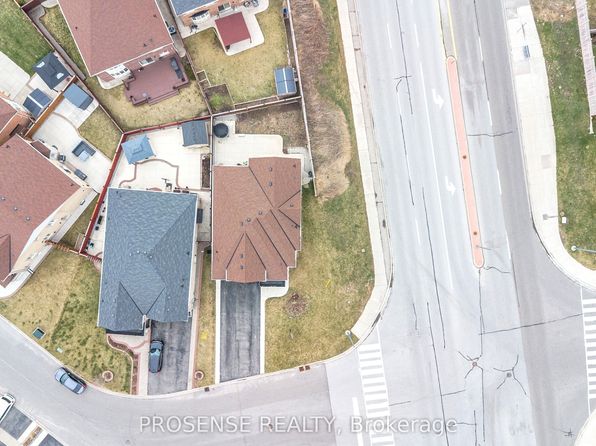 2 Timbercove Rd, Brampton, ON L6Y 0W9