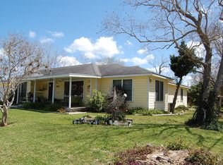 204 E Mahan St, Port Lavaca, TX 77979