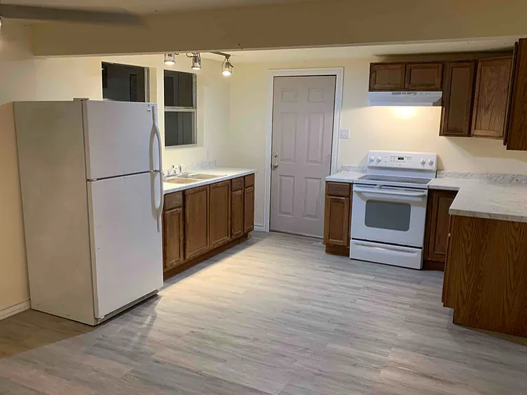 160 Lavaca Rd — Photo 1
