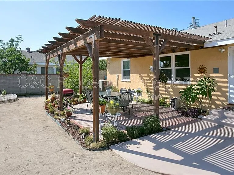 11252 Delano St — Photo 28