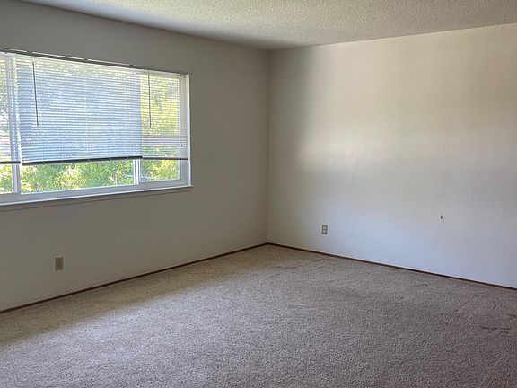 4th image of 1504 Chancellor Ave