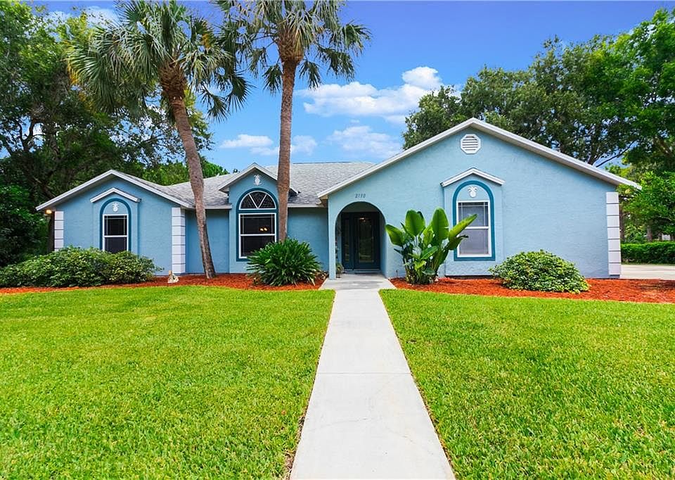 1st image of 2710 NE Pinecrest Lakes Blvd