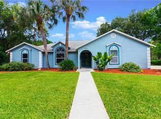 2710 NE Pinecrest Lakes Blvd, Jensen Beach, FL 34957