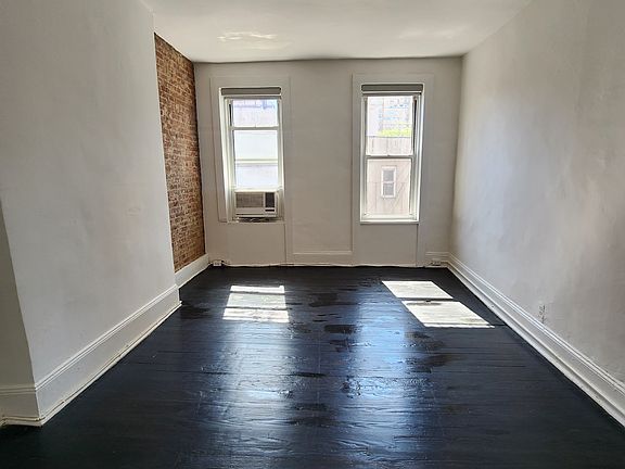 3rd image of 1452 2nd Ave APT 10