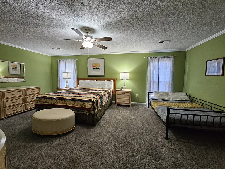 2566 Vauxhall Pl — Photo 32