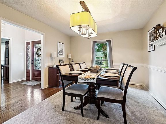 5th image of 7309 Windsor Dr