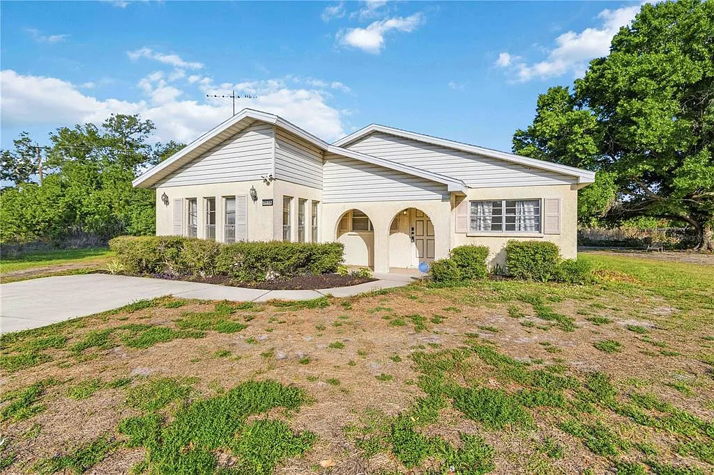 Building Photo - 2615 9th Avenue Dr E