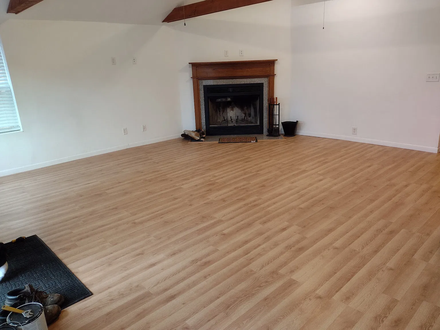 3 bed, 1040 sqft, $2,300 — Photo 3