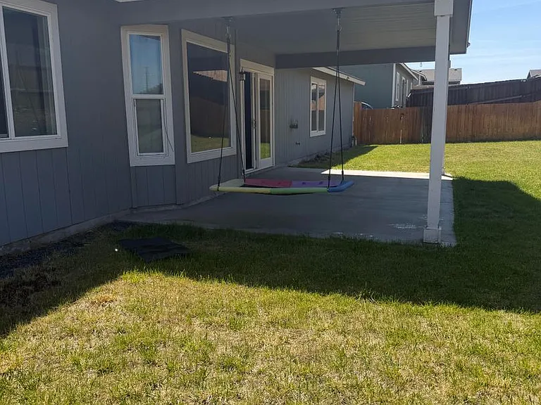 2766 Thrush St — Photo 27