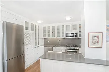 Rented by R New York