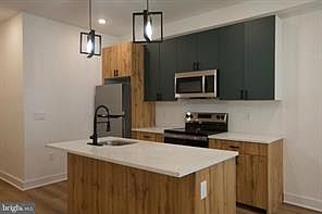 1st image of 1224 W Silver St #1